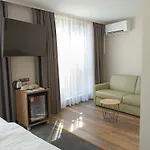 Hugo Hotel 3*