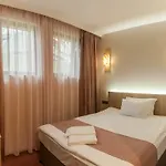 Hugo Hotel 3*