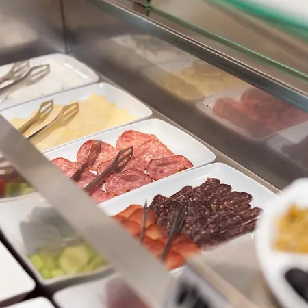 Хотел хюго 3*