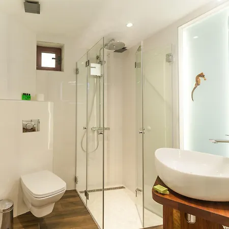 Hugo Hotel 3*