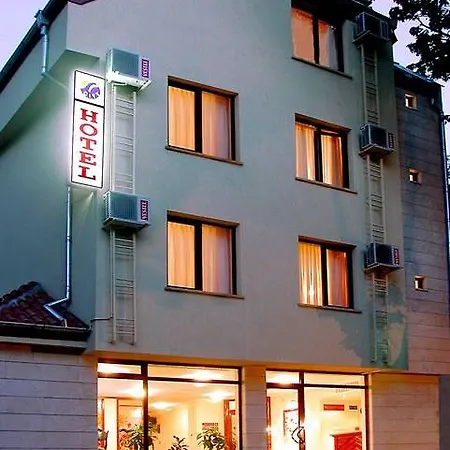 Hugo Hotel 3*