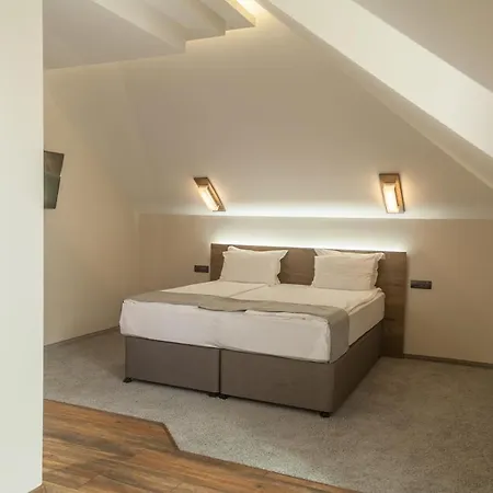Hugo Hotel 3*