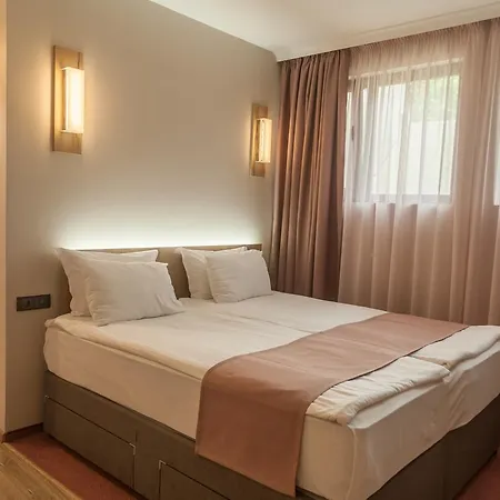 Hugo Hotel 3*